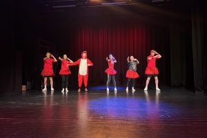 Senior House Dance Brings ’90s Nostalgia to the PAC