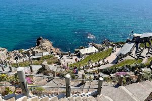 Drama Residential Showcases Creativity on the Coast