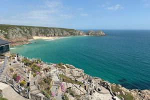 Drama Residential Showcases Creativity on the Coast